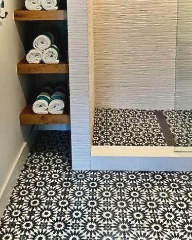 Patterned tile, black and white