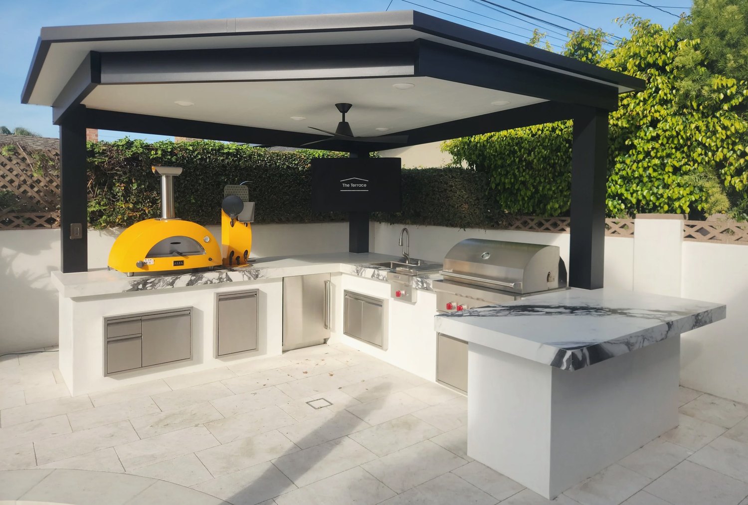 A second kitchen, under steel