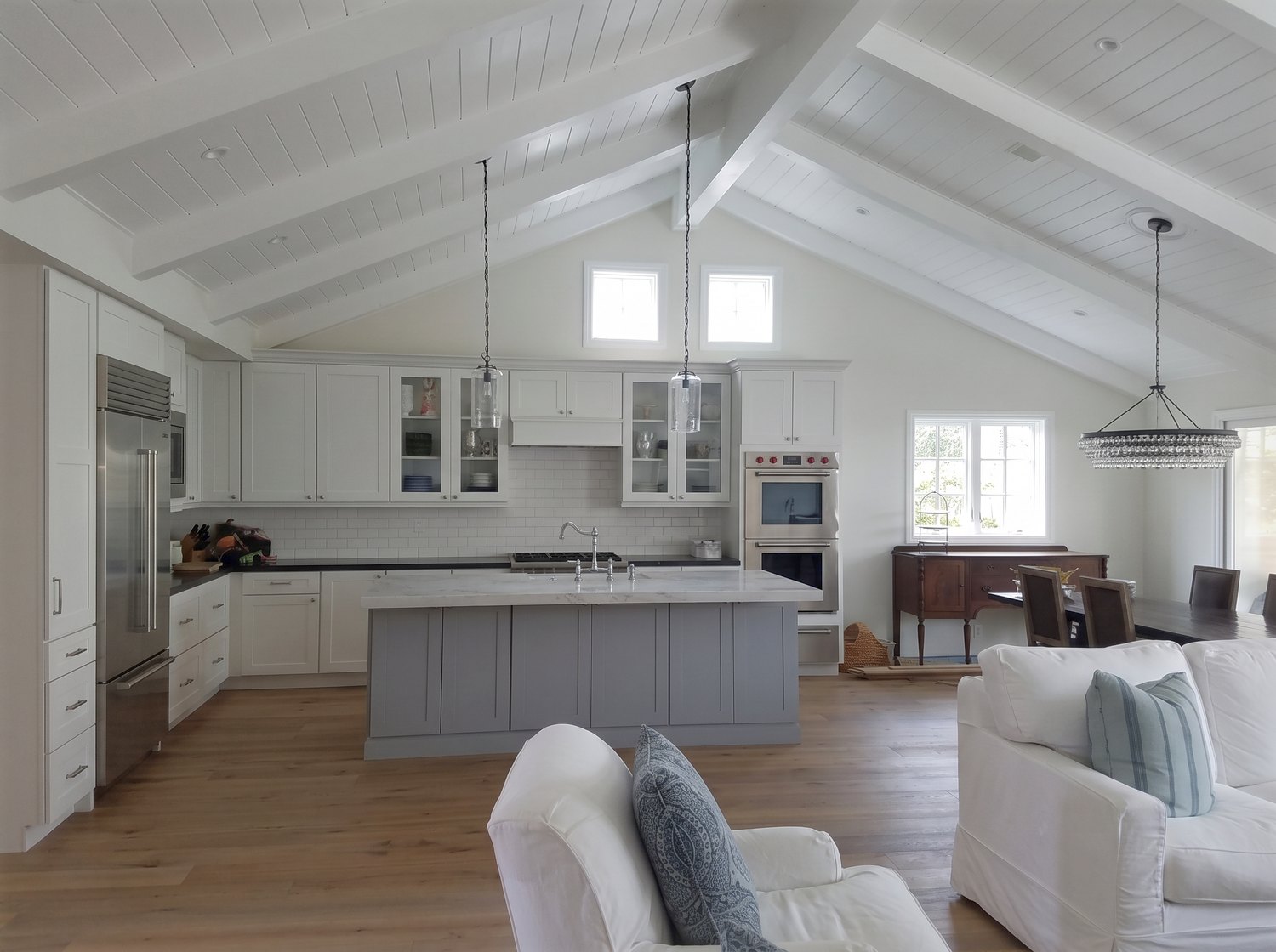 One ceiling over the main rooms